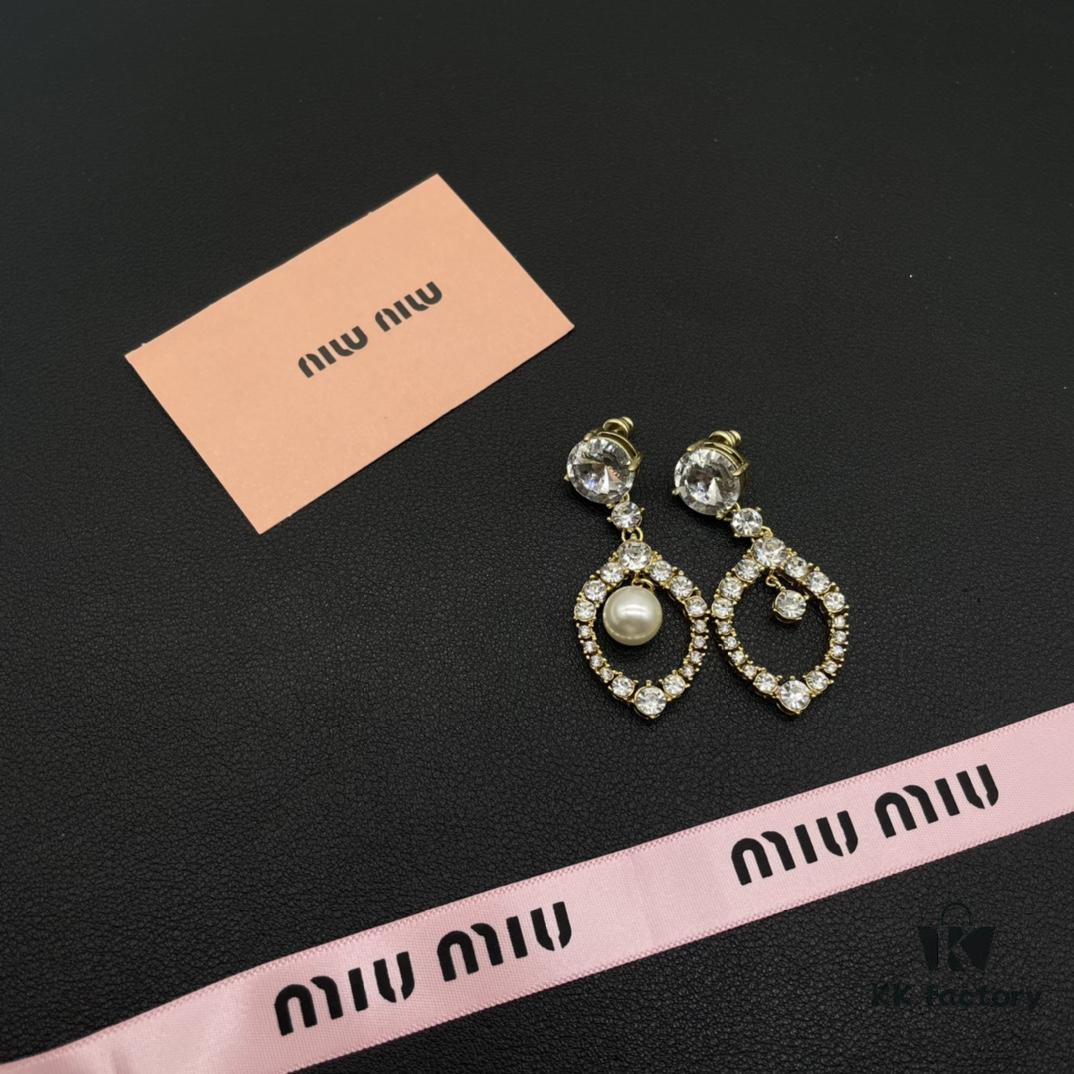 Miu Miu Textured Luxury Pearl Heart Stud Earrings, Minimalist Design with Vintage Charm, Must-Have Summer Accessory