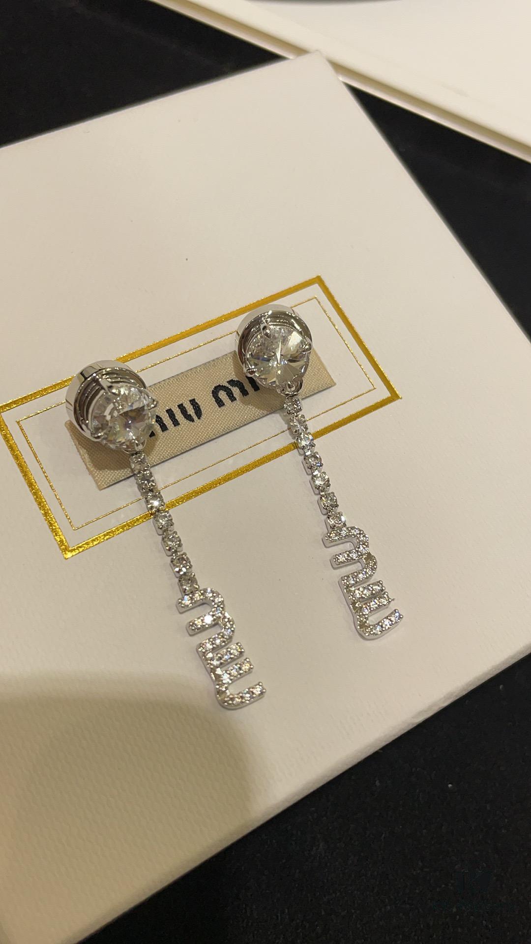 IUMIU New Arrival Silver Full Diamond Letter Pendant Stud Earrings