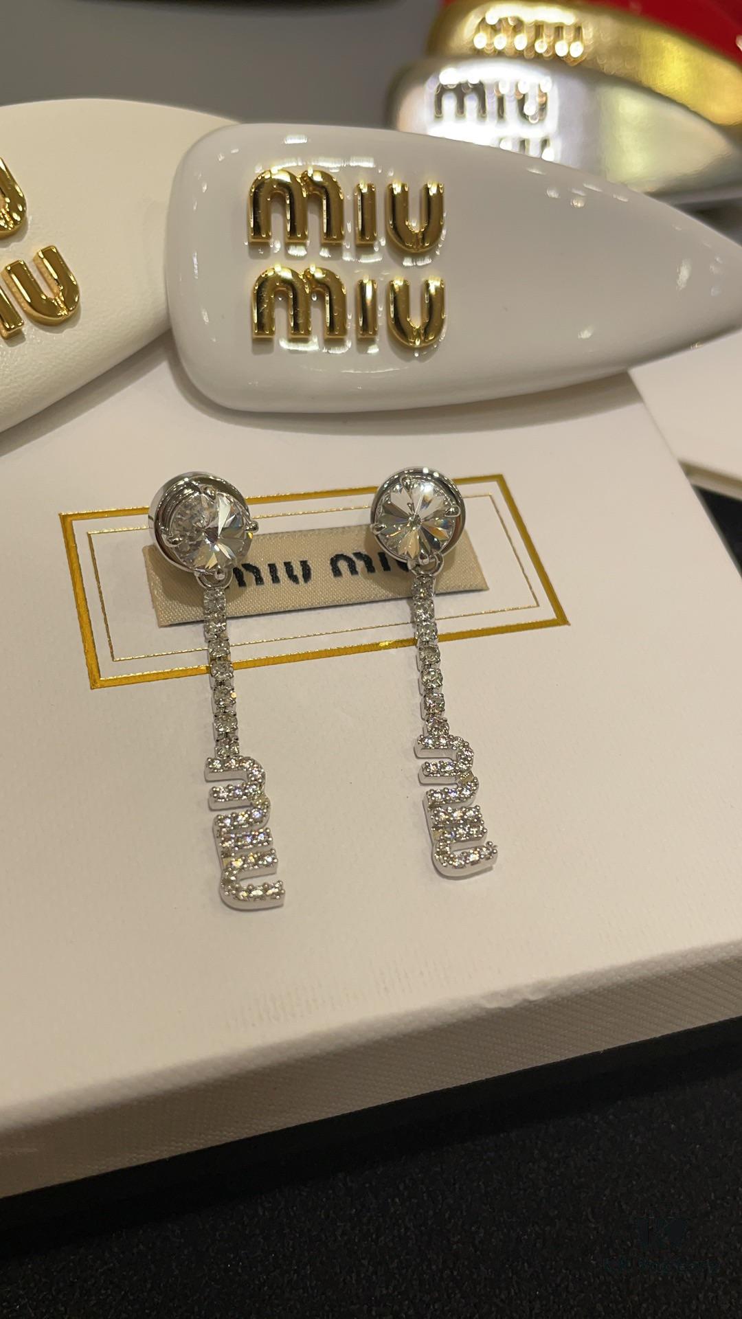 IUMIU New Arrival Silver Full Diamond Letter Pendant Stud Earrings