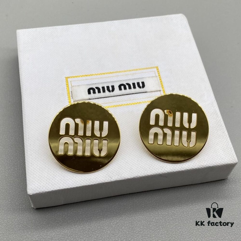 Miu Miu Textured Luxury Pearl Heart Stud Earrings, Minimalist Design with Vintage Charm, Must-Have Summer Fashion Accessory