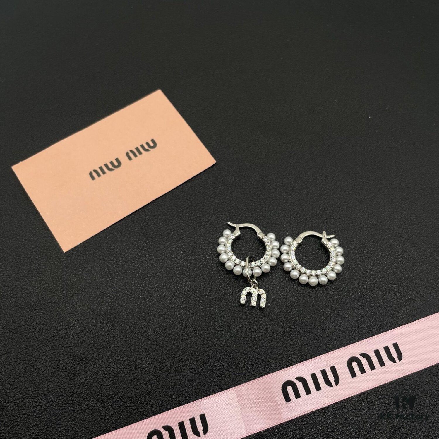 Miu Miu Textured Luxury Pearl Heart Stud Earrings, Minimalist Design with Retro Charm, Must-Have Summer Fashion Accessory