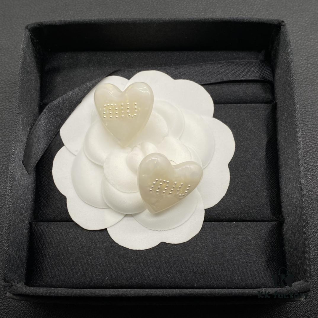 Miu Miu Textured Luxury Pearl Heart Stud Earrings, Minimalist Design with Vintage Charm, Must-Have Summer Fashion Accessory