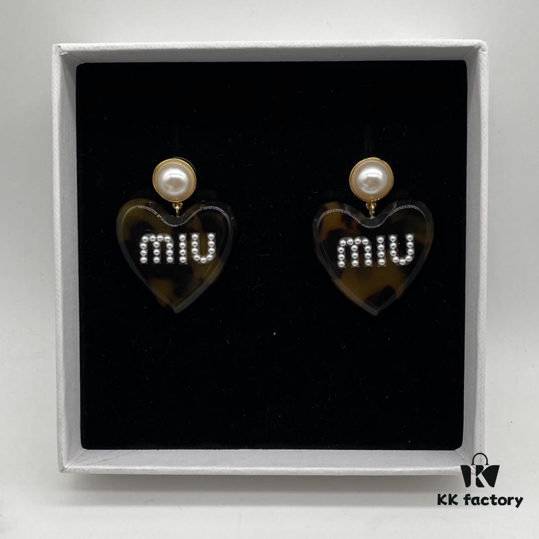 Miu Miu Textured Luxury Pearl Heart Stud Earrings, Minimalist Love Design, Fashionable Retro Style, Must-Have Summer Accessory