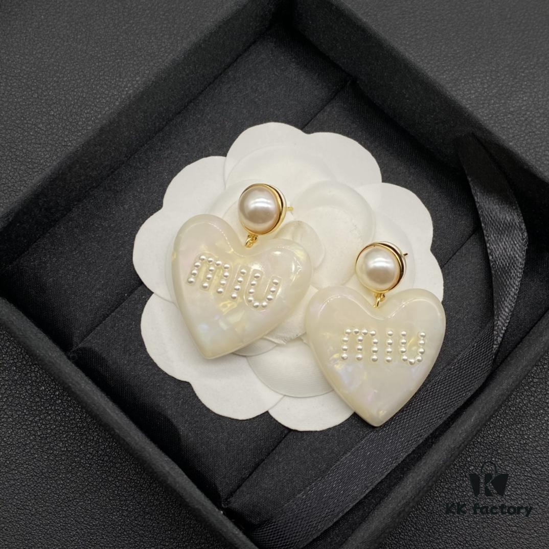 Miu Miu Textured Luxurious Pearl Heart Stud Earrings, Minimalist Design with Vintage Charm, Must-Have Summer Fashion Accessory