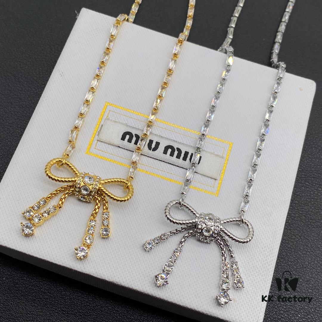 Miu Miu Textured Luxury Pearl Heart Stud Earrings, Minimalist Design with Vintage Charm, Must-Have Summer Fashion Accessory