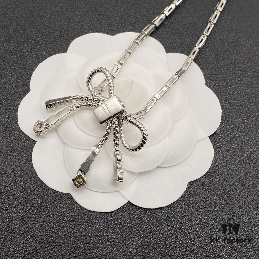 Miu Miu Textured Luxury Pearl Heart Stud Earrings, Minimalist Design with Vintage Charm, Must-Have Summer Fashion Accessory