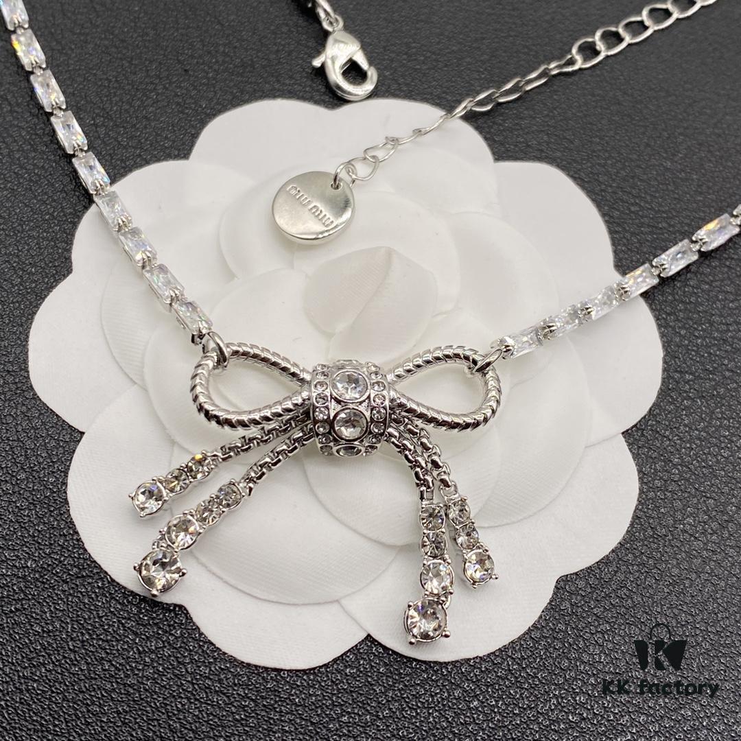 Miu Miu Textured Luxury Pearl Heart Stud Earrings, Minimalist Design with Vintage Charm, Must-Have Summer Fashion Accessory