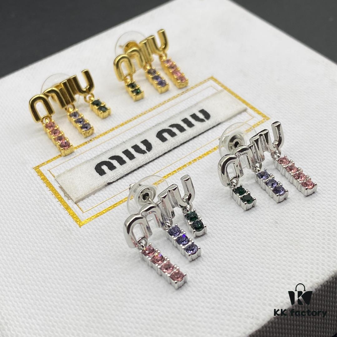 Miu Miu Textured Luxurious Pearl Heart Stud Earrings, Minimalist Design with Vintage Charm, Must-Have Summer Fashion Accessory
