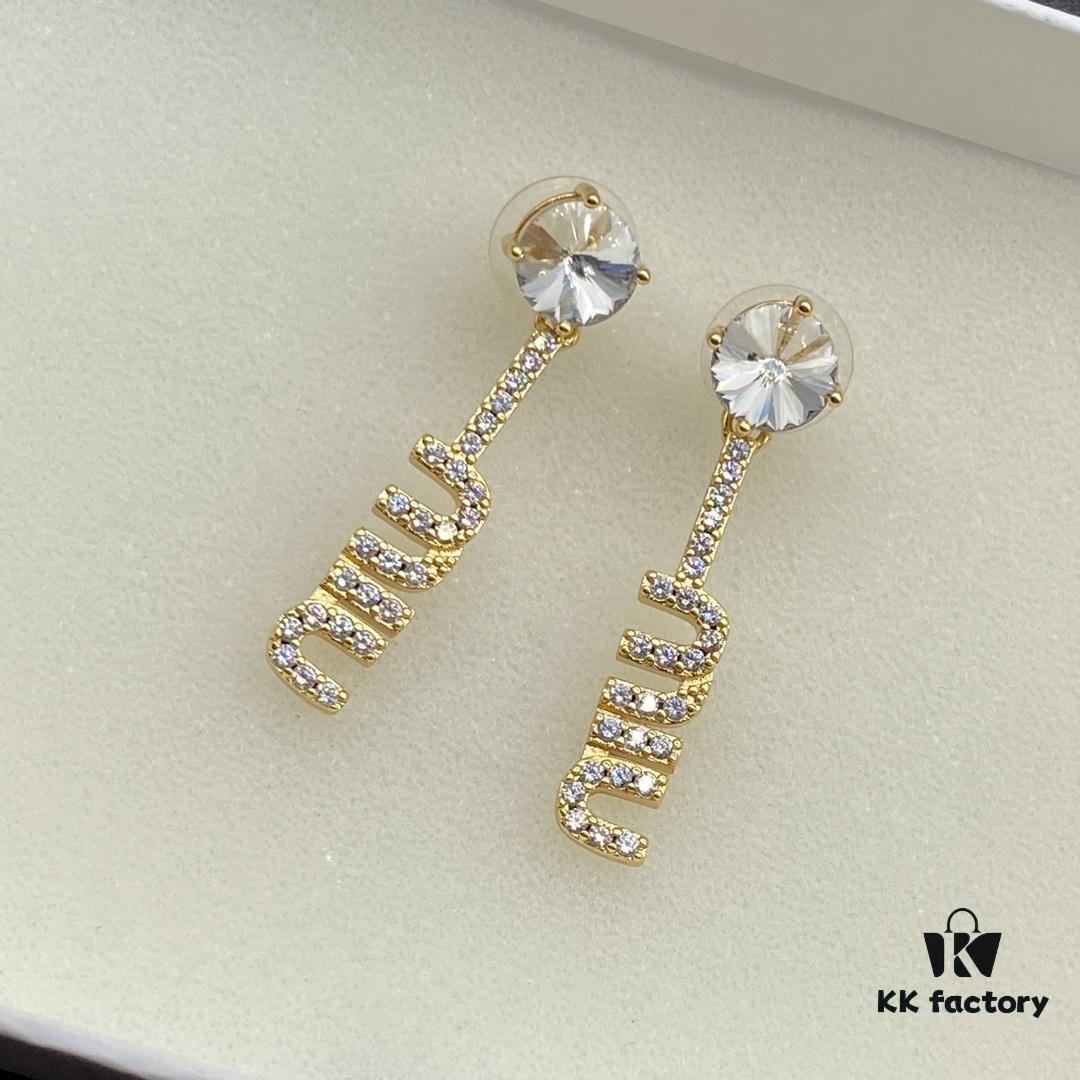 Miu Miu Textured Luxe Minimalist Pearl Heart Stud Earrings