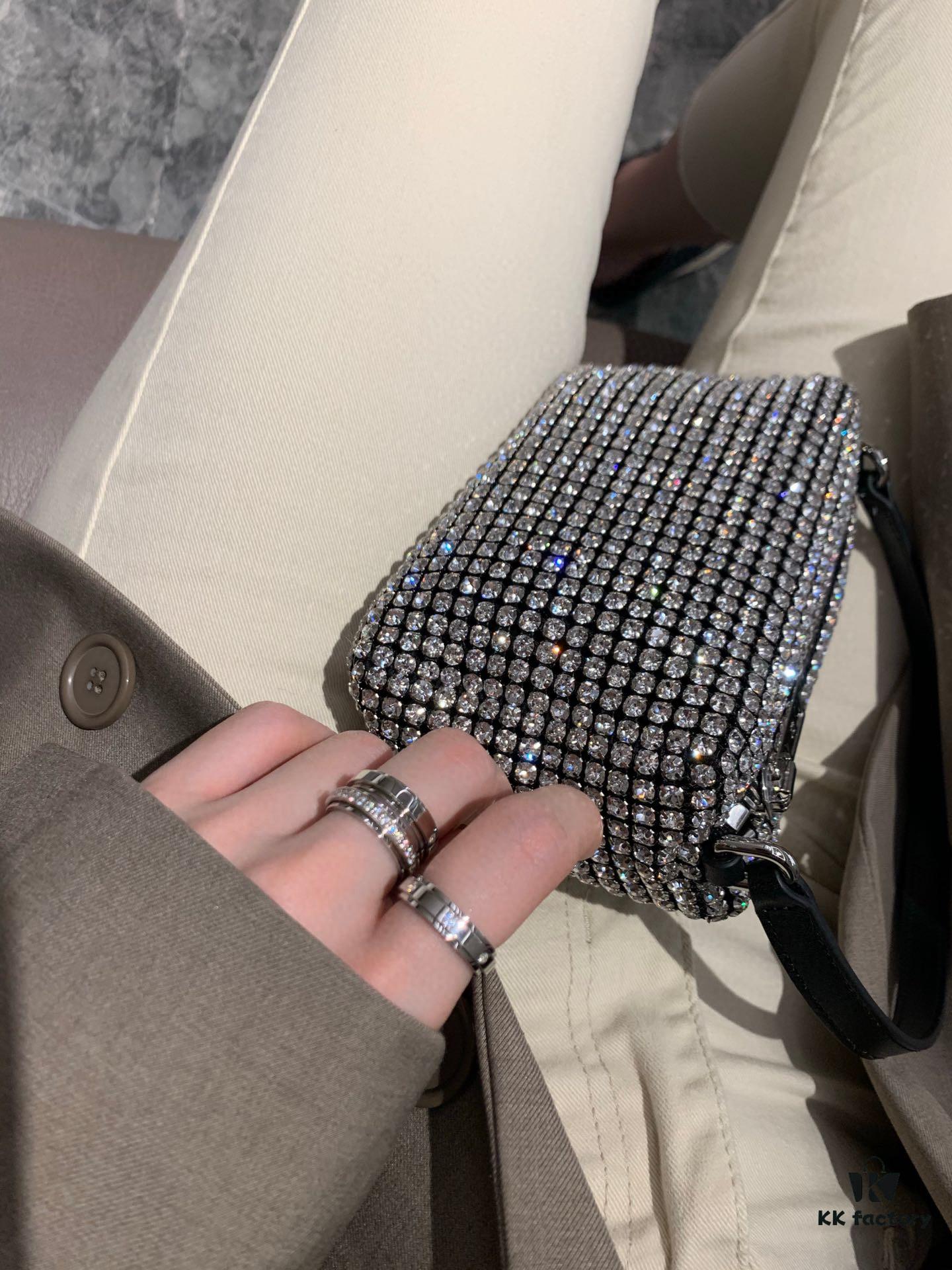 Platinum-colored Piaget ring with rotating design, featuring single diamond, seven-diamond, and full-diamond options