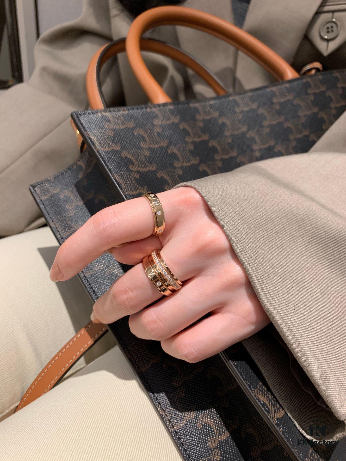 Piaget Lucky Ring, Fortune Turning, Rose Gold Hand Photo Reference, So Elegant! Whether It's Single Diamond, Seven Diamonds, or Full Diamonds, It Looks Beautiful, Exuding a Strong Sense of Sophistication~~~ A Must-Have Ring This Year 💍💍