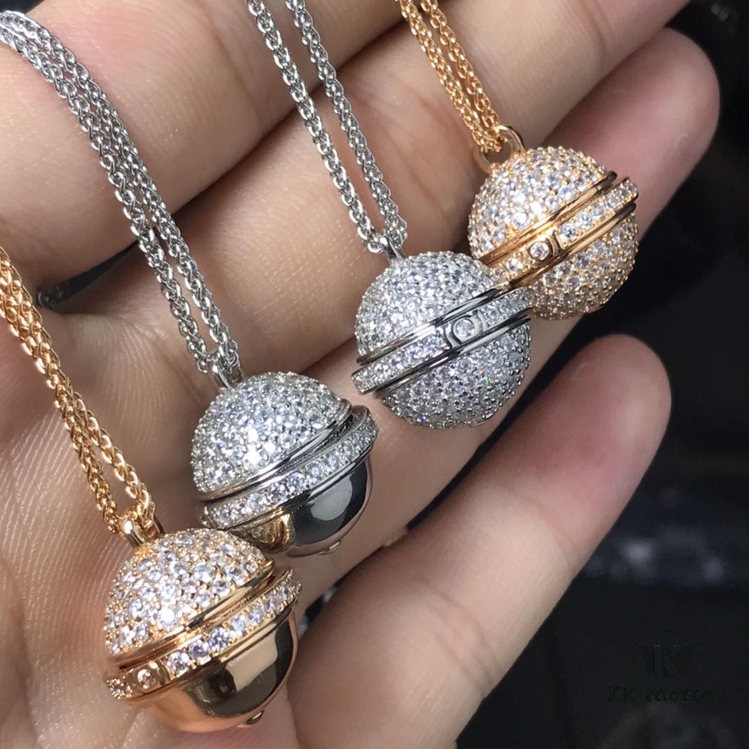 Luxury Precision Edition Piaget Full Diamond Half Diamond Large Ball Sweater Chain, Freely Combining Colorful POSSESSION to Outline Your Unique Personal Charm, Releasing Distinctive Brilliance Under the Sunlight, Gently Rotating #PiagetPossession#, Roaming a Colorful Radiant Life