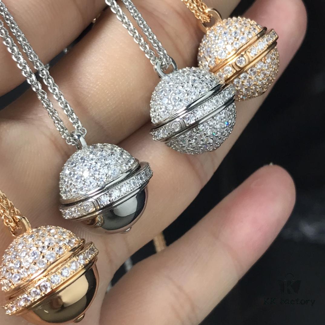 Luxury Precision Edition Piaget Full Diamond Half Diamond Large Ball Sweater Chain, Freely Combining Colorful POSSESSION to Outline Your Unique Personal Charm, Releasing Distinctive Brilliance Under the Sunlight, Gently Rotating #PiagetPossession#, Roaming a Colorful Radiant Life