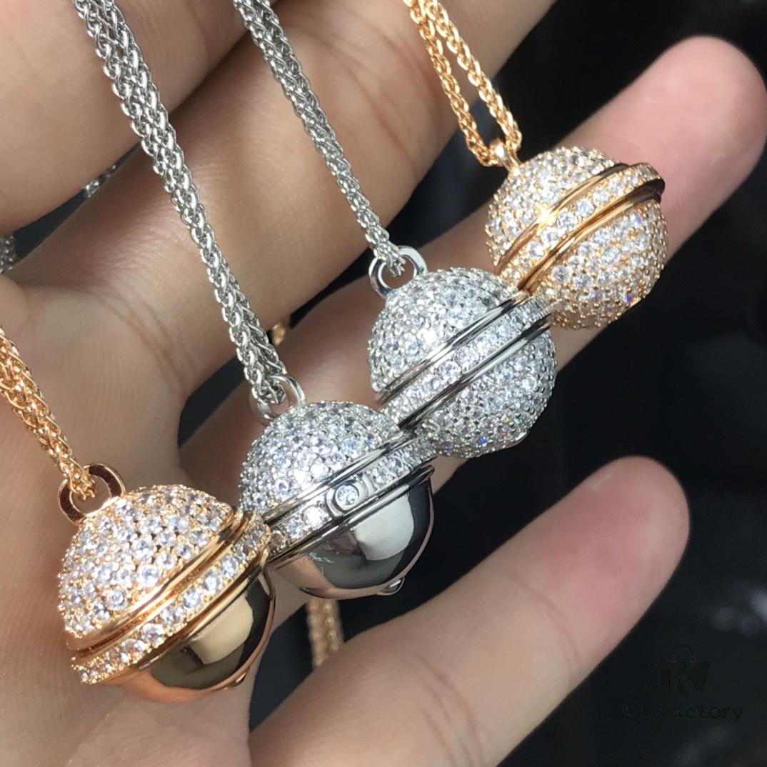 Luxury Precision Edition Piaget Full Diamond Half Diamond Large Ball Sweater Chain, Freely Combining Colorful POSSESSION to Outline Your Unique Personal Charm, Releasing Distinctive Brilliance Under the Sunlight, Gently Rotating #PiagetPossession#, Roaming a Colorful Radiant Life