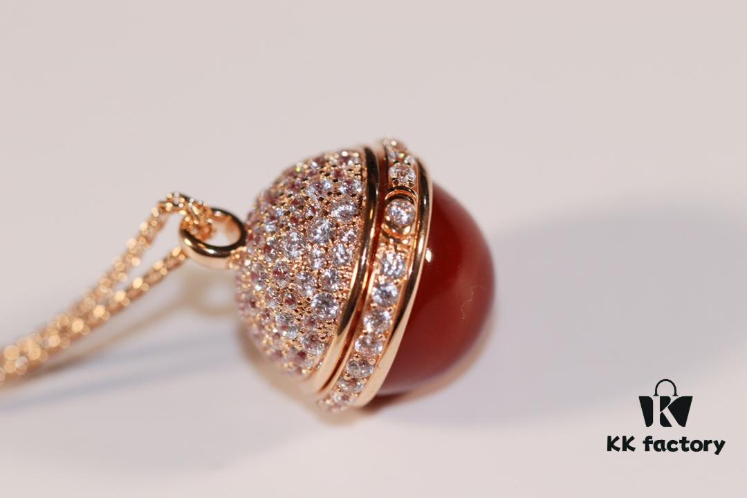 Piaget Possession Necklace, Worn by Goddess Yang Mi, Style Icon and Ultimate Fashion Statement