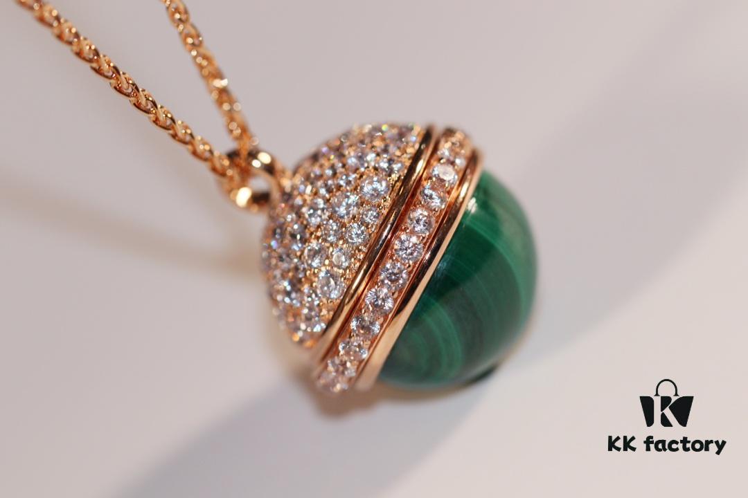 Piaget Possession Necklace in V Gold