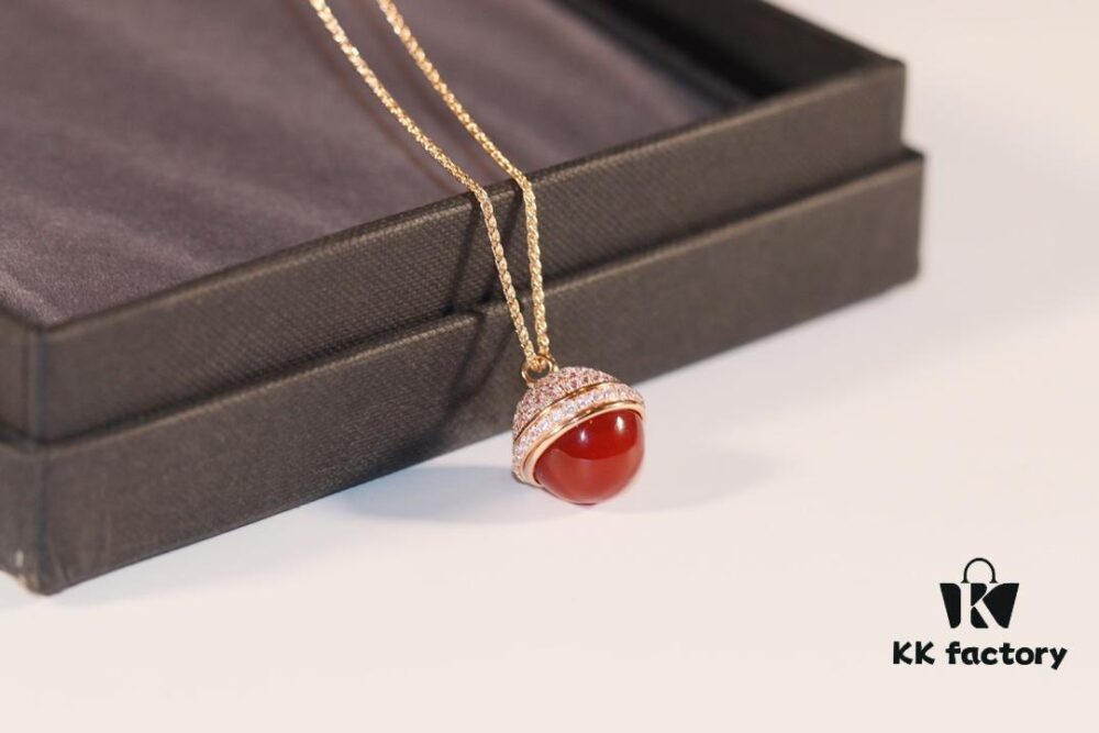 Piaget Possession Necklace, Worn by Goddess Yang Mi, Style Icon and Ultimate Fashion Statement