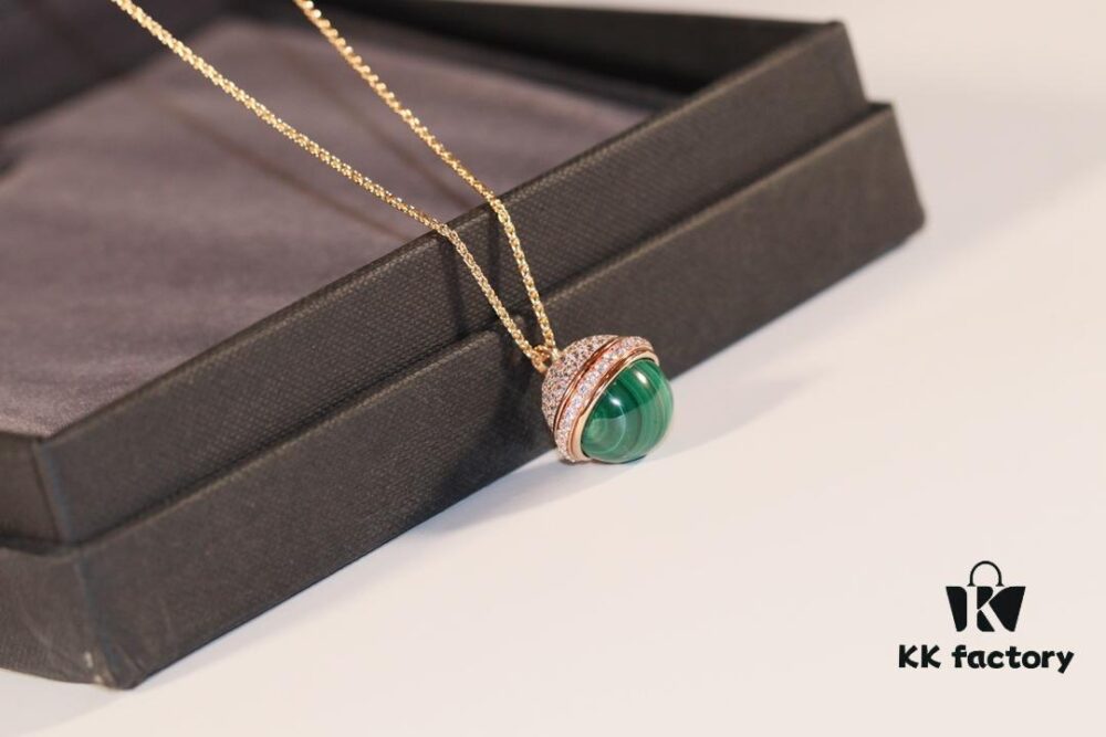 Piaget Possession Necklace in V Gold