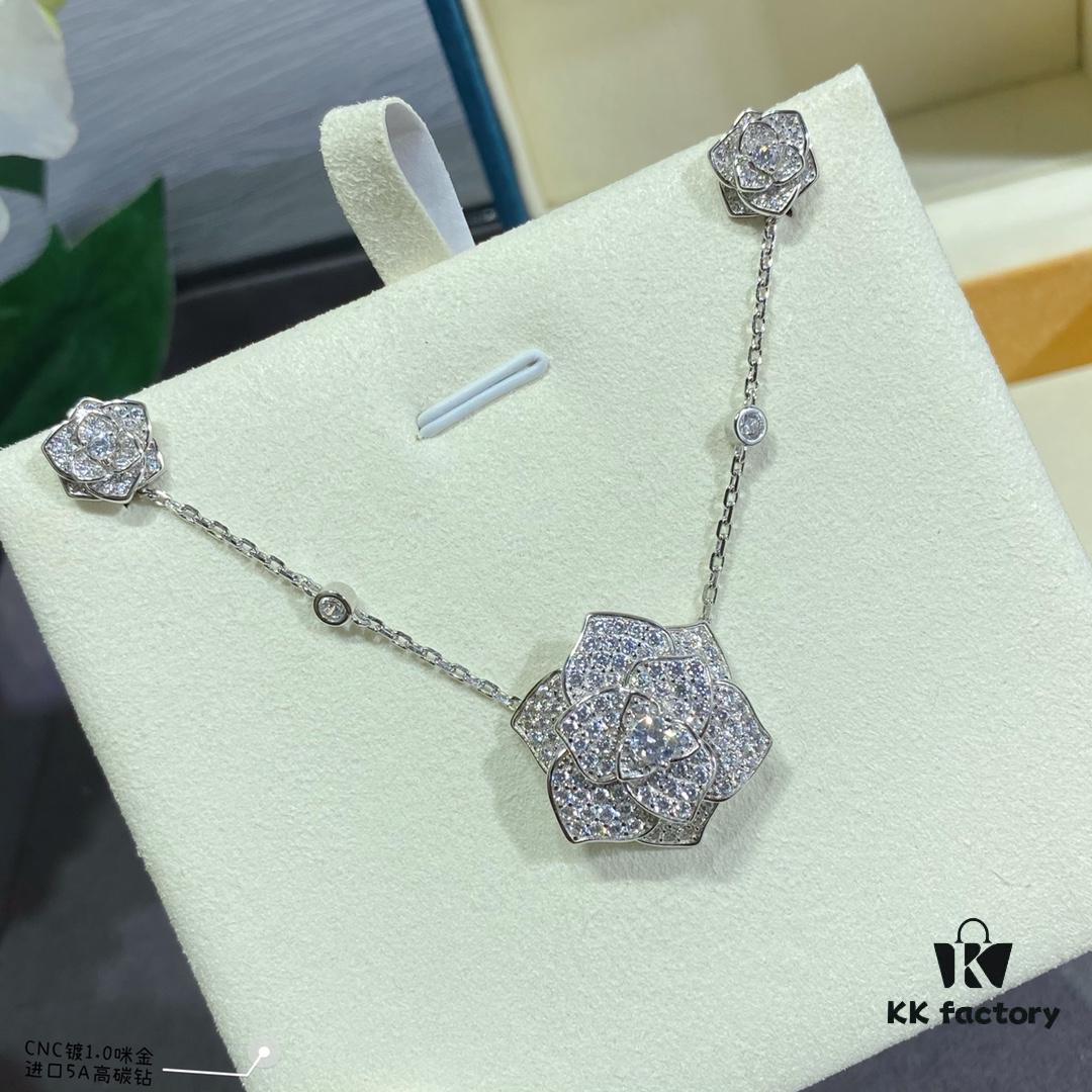 Breathtaking Peony Rose Necklace That Captivates at First Sight