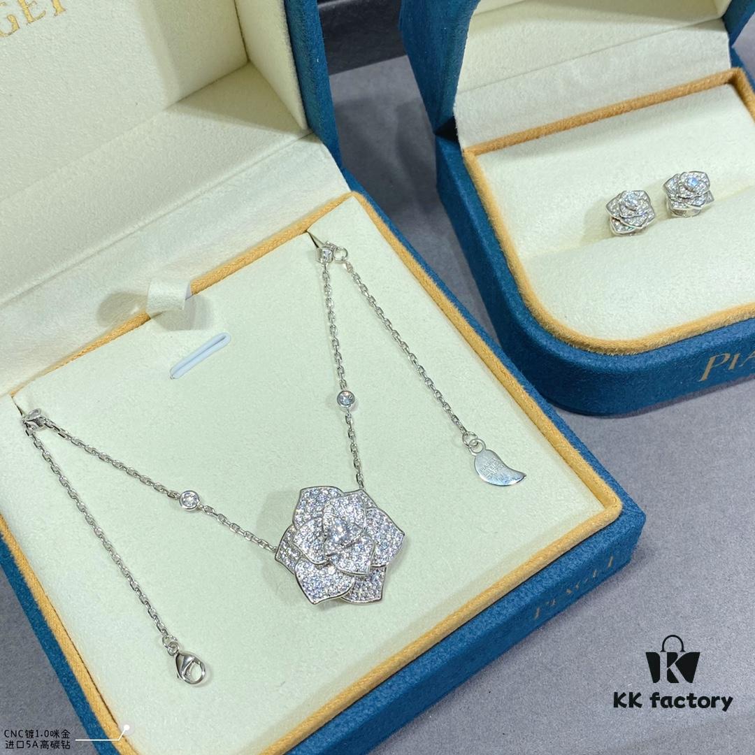 Breathtaking Peony Rose Necklace That Captivates at First Sight