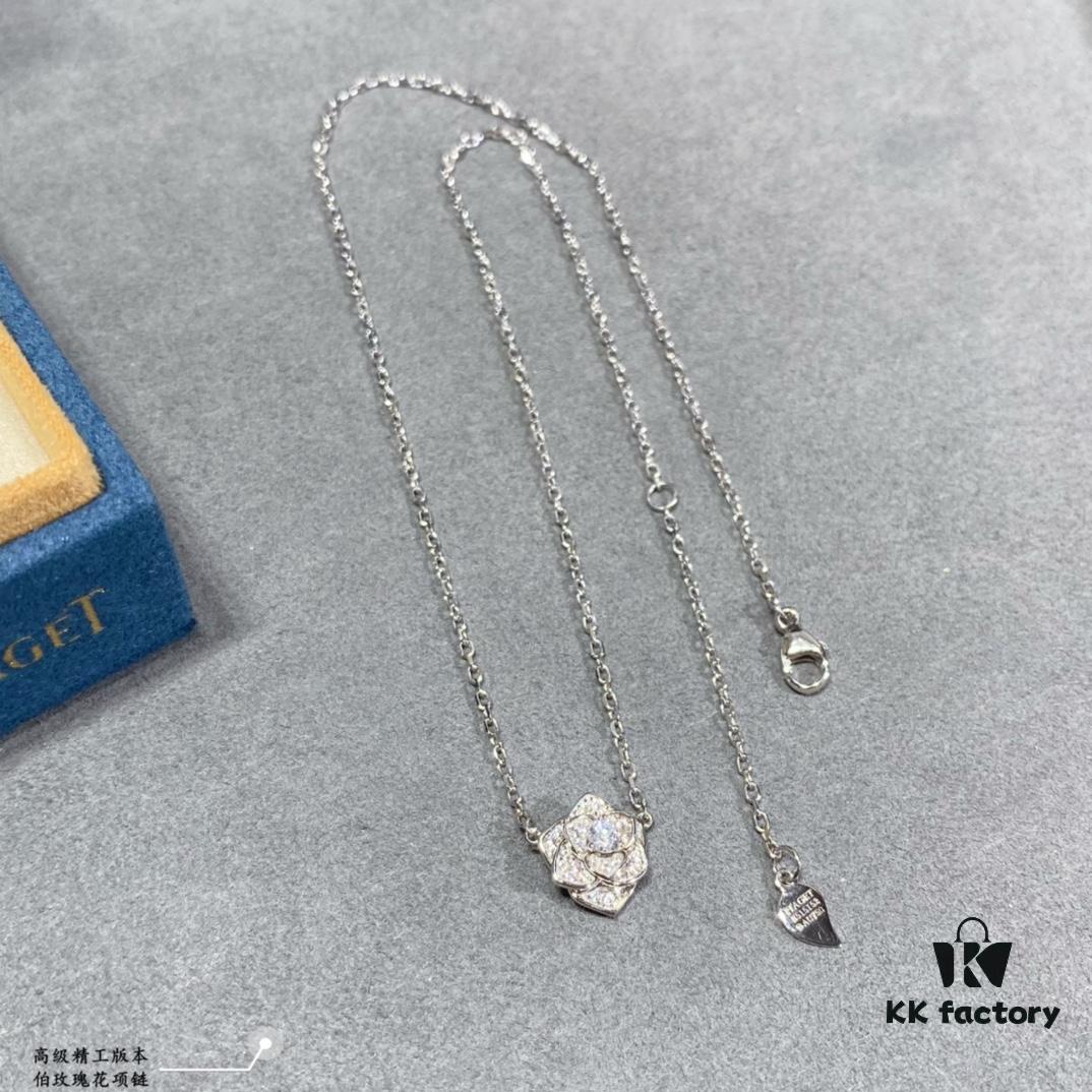 The captivating Piaget rose necklace, an enchanting design that steals the heart at first sight