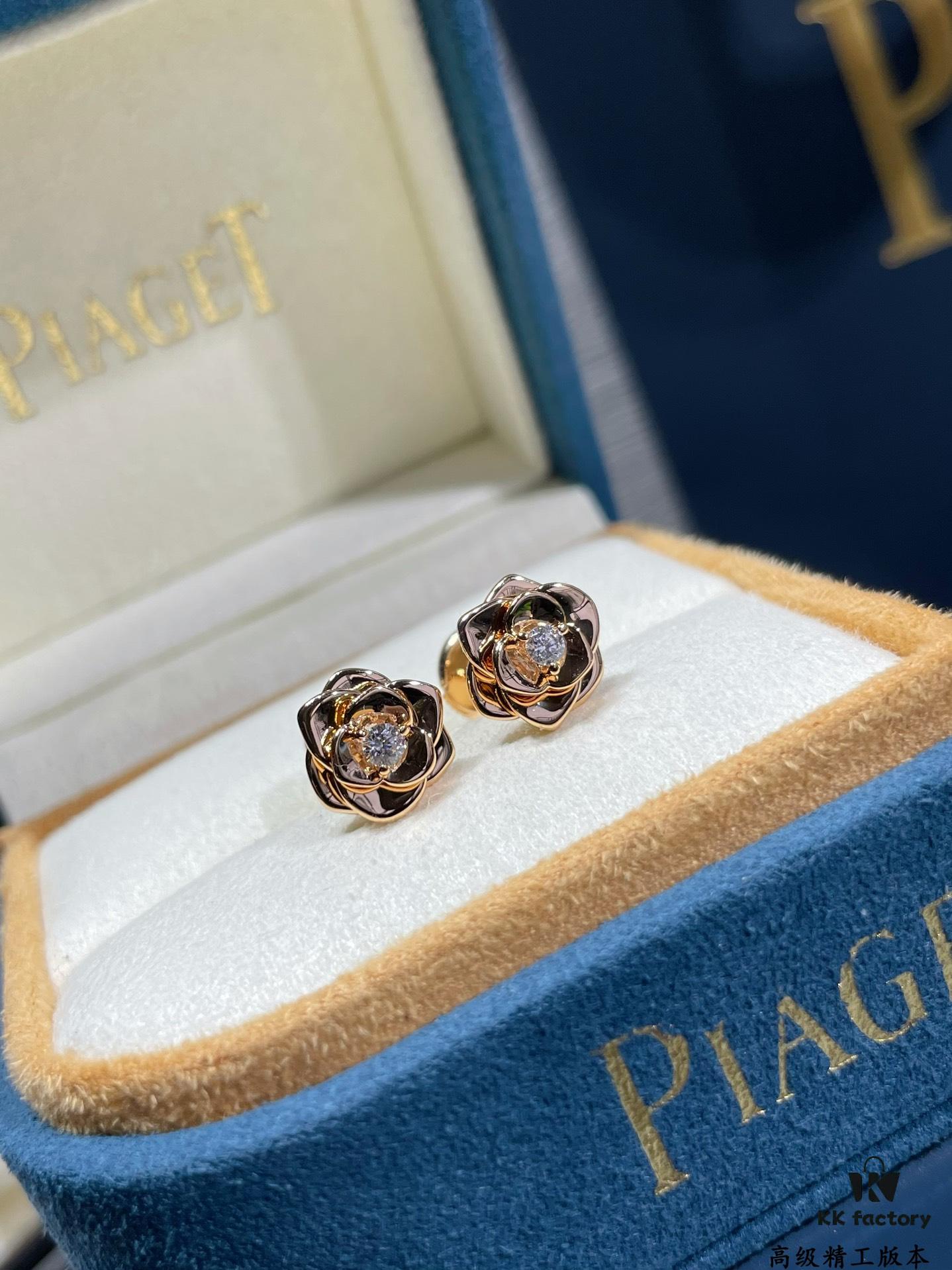 Pearl & Gold Floral Stud Earrings That Capture Your Heart at First Sight