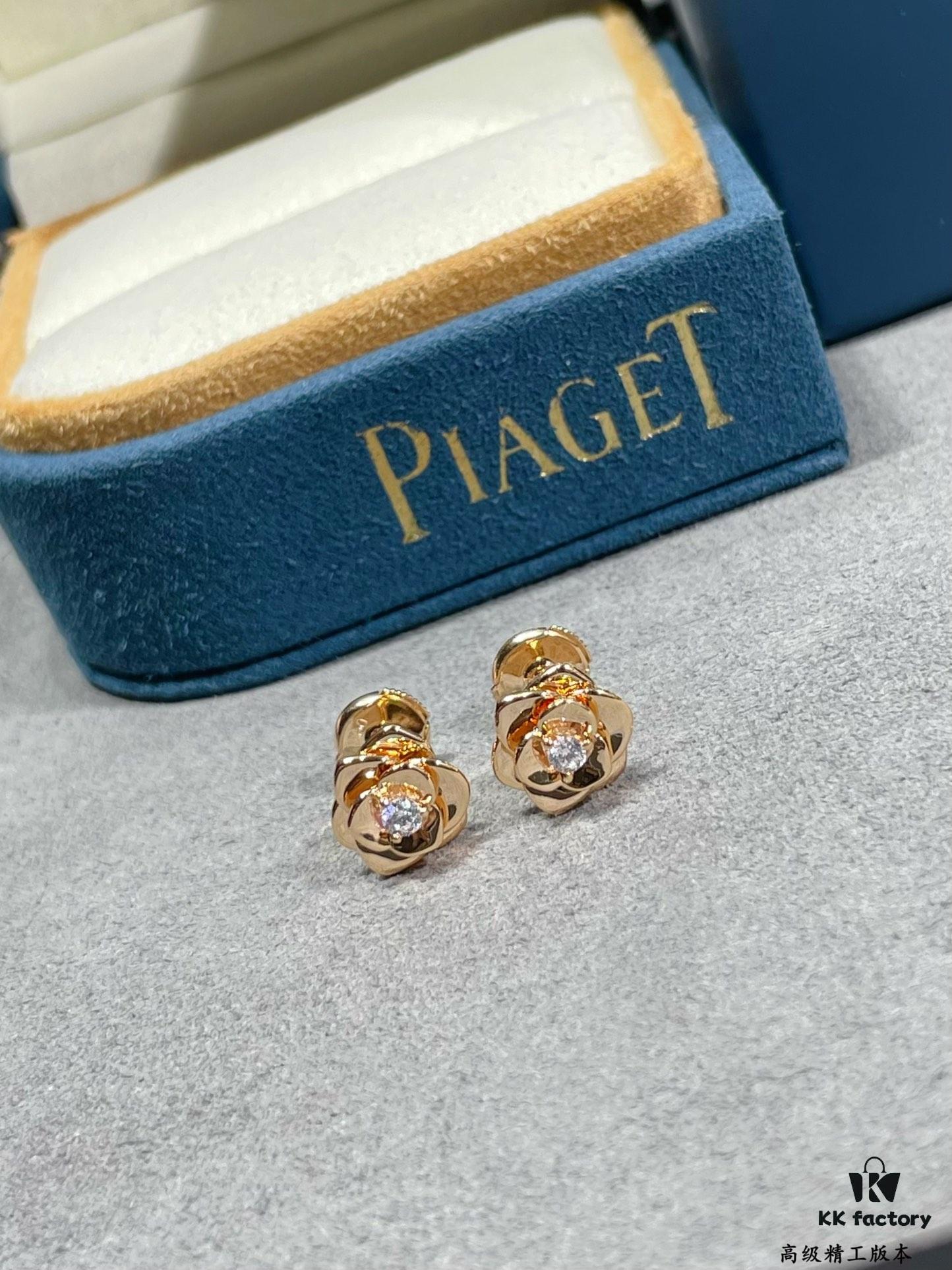 Pearl & Gold Floral Stud Earrings That Capture Your Heart at First Sight