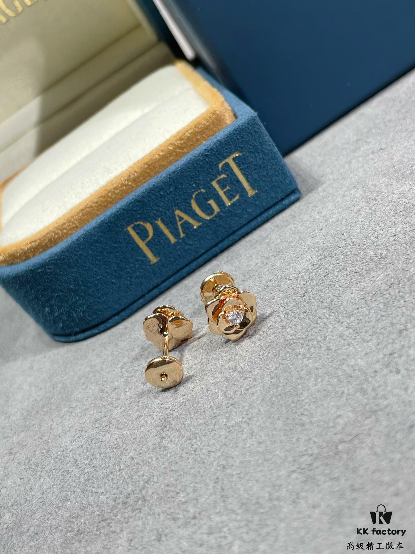 Pearl & Gold Floral Stud Earrings That Capture Your Heart at First Sight