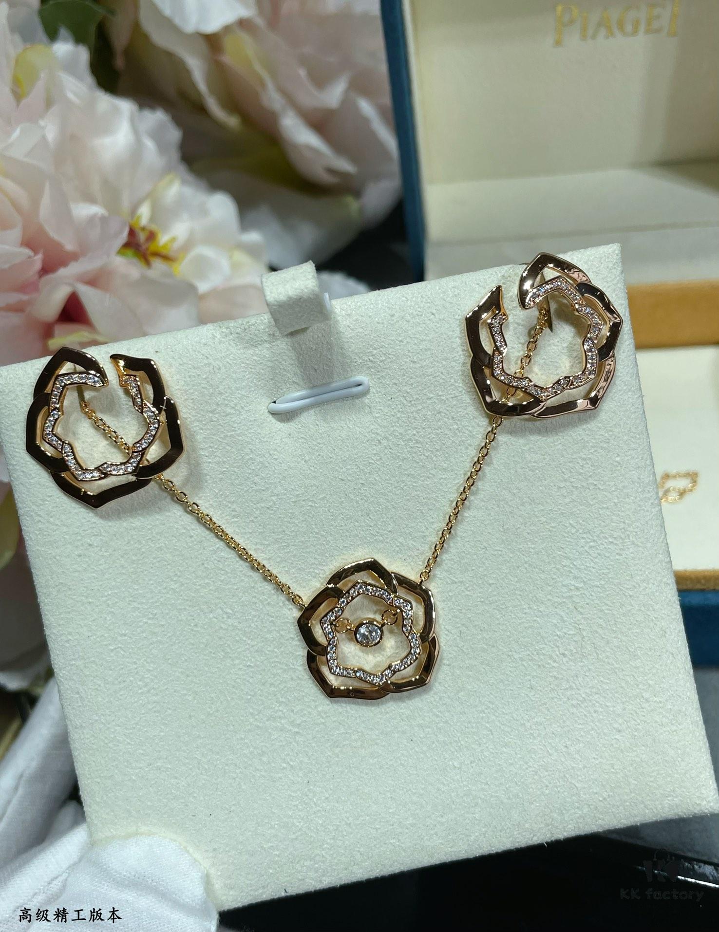 Elegant and Eye-Catching Piaget-Style Openwork Rose Necklace