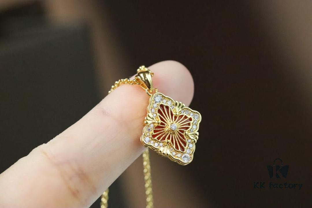 New Arrival💗 💗 Buccellati Opera Tulle Palace-style Clover Double-sided Pendant Necklace