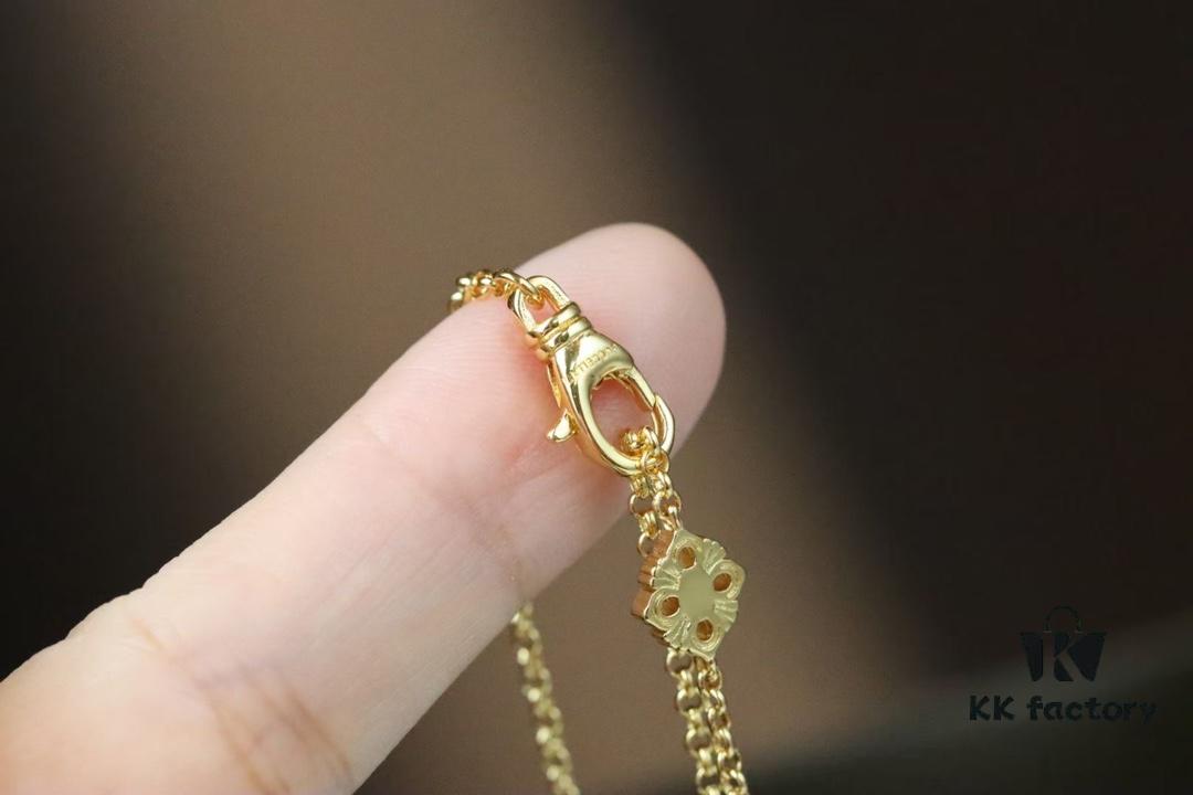 Buccellati Opera Tulle Four-Leaf Clover Dual-Sided Pendant Necklace with Blue Agate