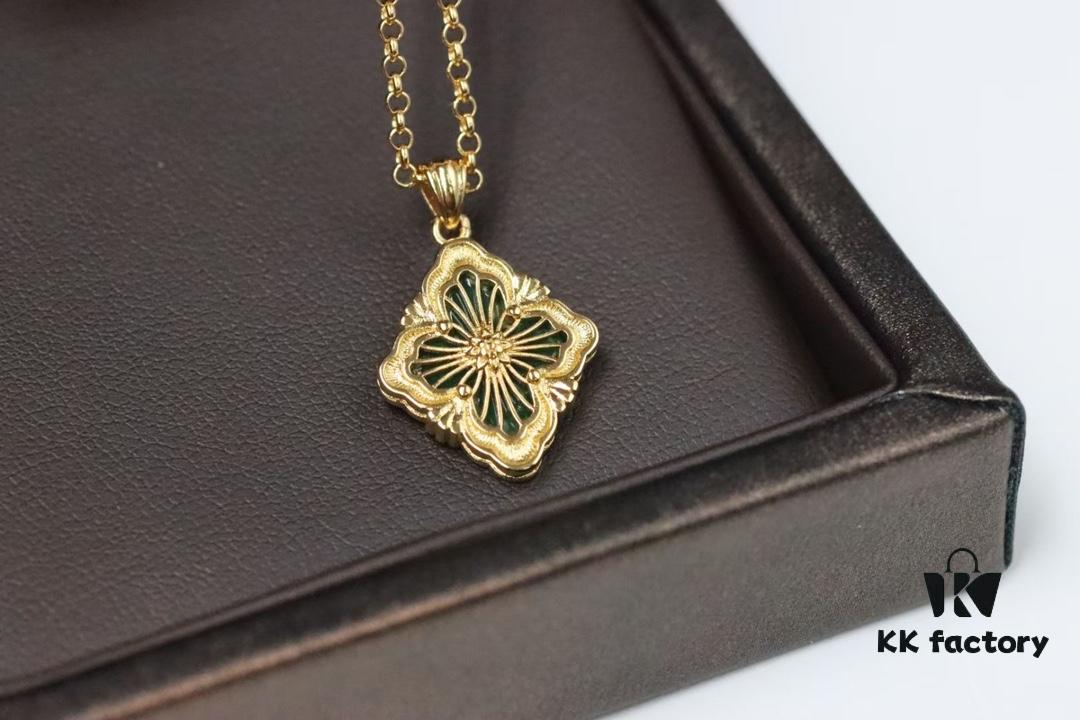 Buccellati Opera Tulle Four-Leaf Clover Dual-Sided Pendant Necklace with Blue Agate