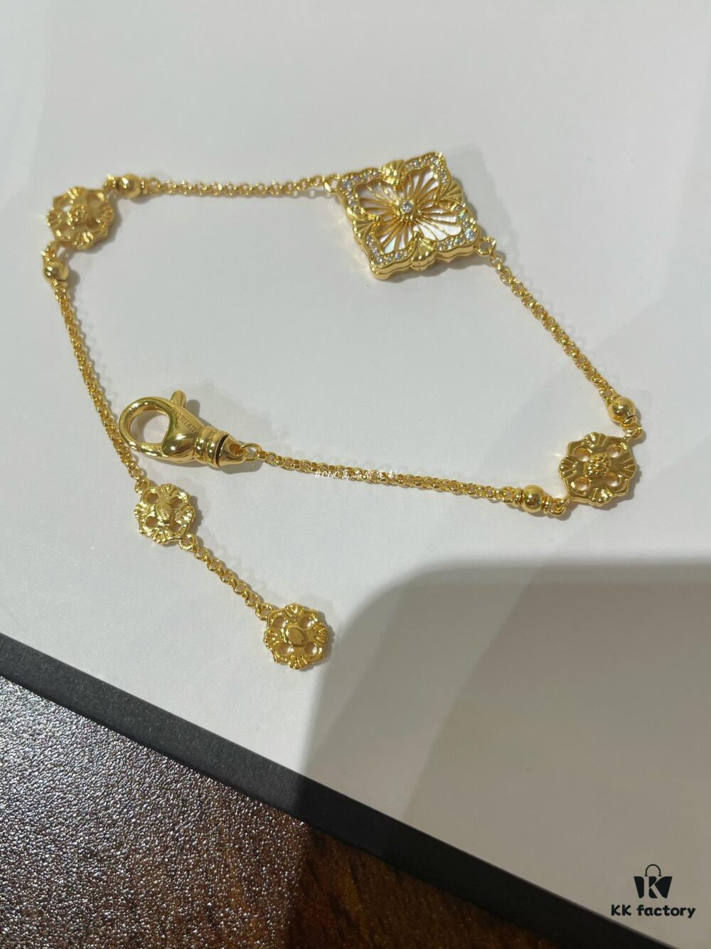 Opera Opera Series Diamond-Inlaid Single Flower Bracelet