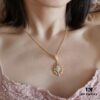 Elegant and delicate jewelry described by writer Yi Shu