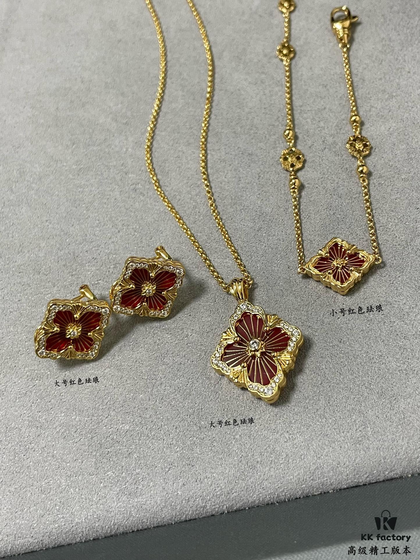 Buccellati Opera Grand Red Enamel Earrings, Vintage Court-style Four-Leaf Clover, Large Size