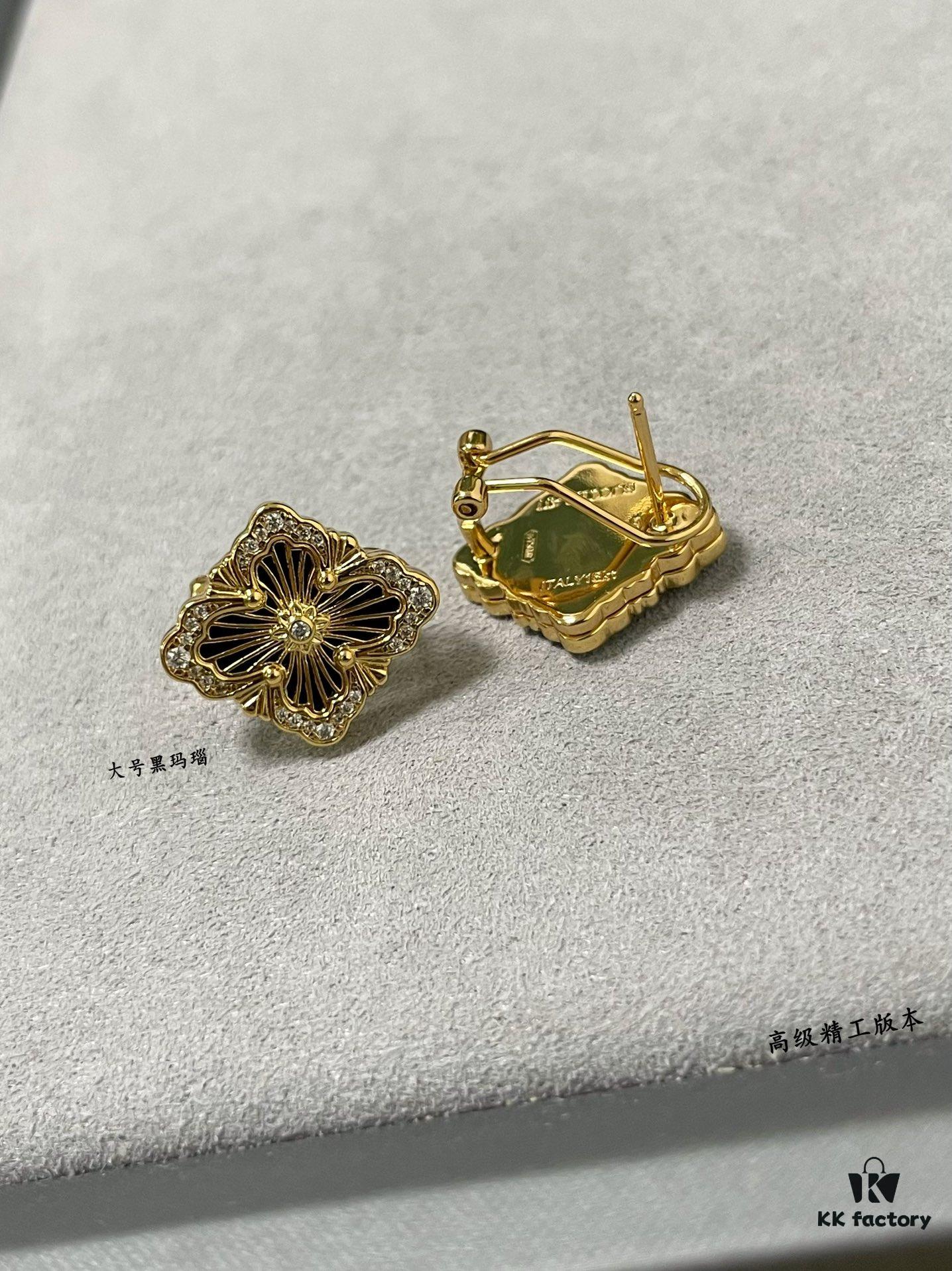 Buccellati Opera Grande Series Large Black Agate Earrings, Retro Court-style Clover Design with Rigato Parallel Engraving Technique