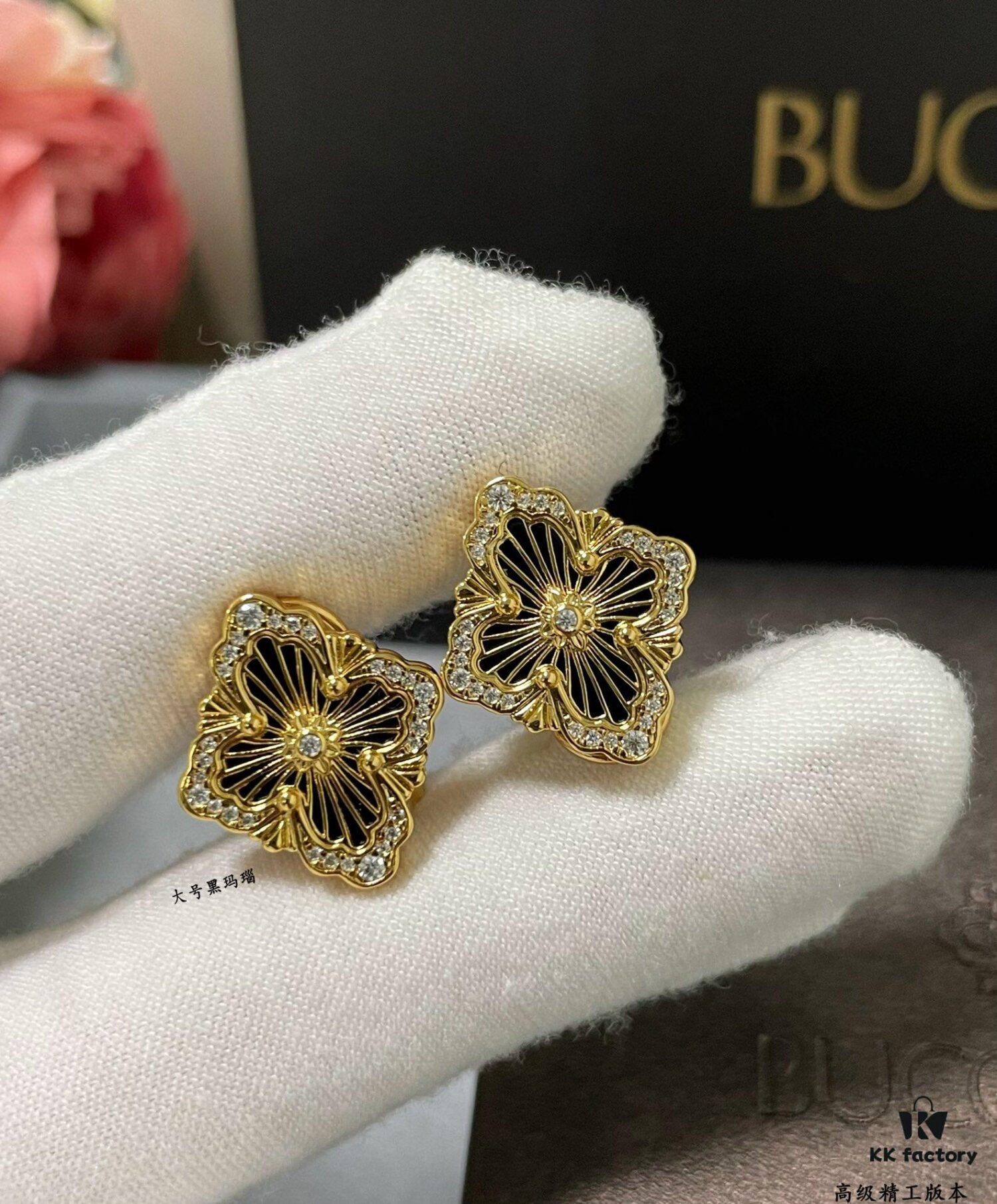 Buccellati Opera Grande Series Large Black Agate Earrings, Retro Court-style Clover Design with Rigato Parallel Engraving Technique