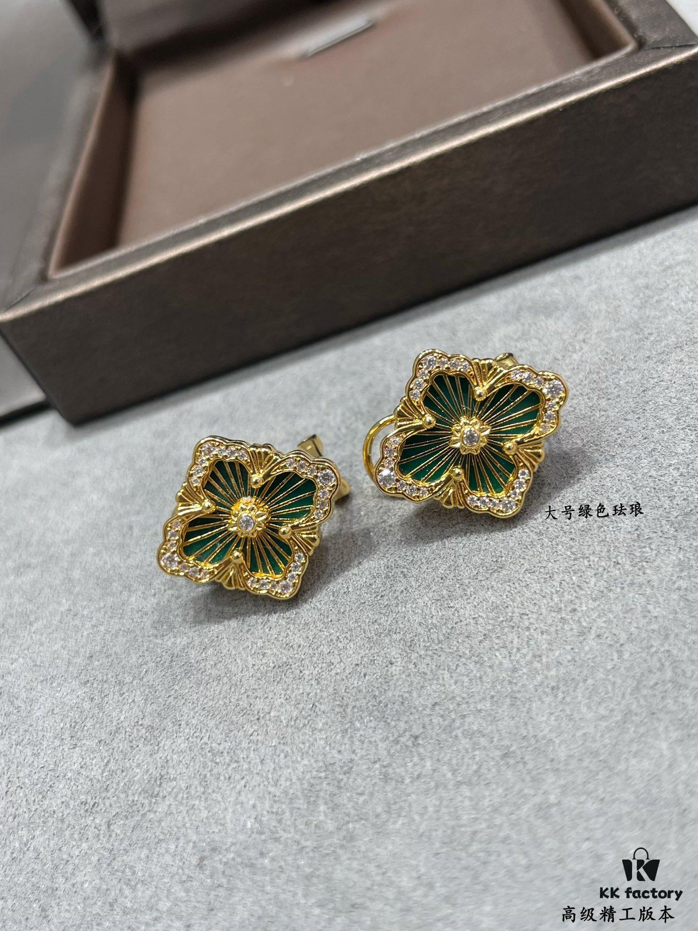 Buccellati Opera Grande Series Large Green Enamel Earrings, Vintage Court Style Four-Leaf Clover with Rigato Silk-Craft Finish