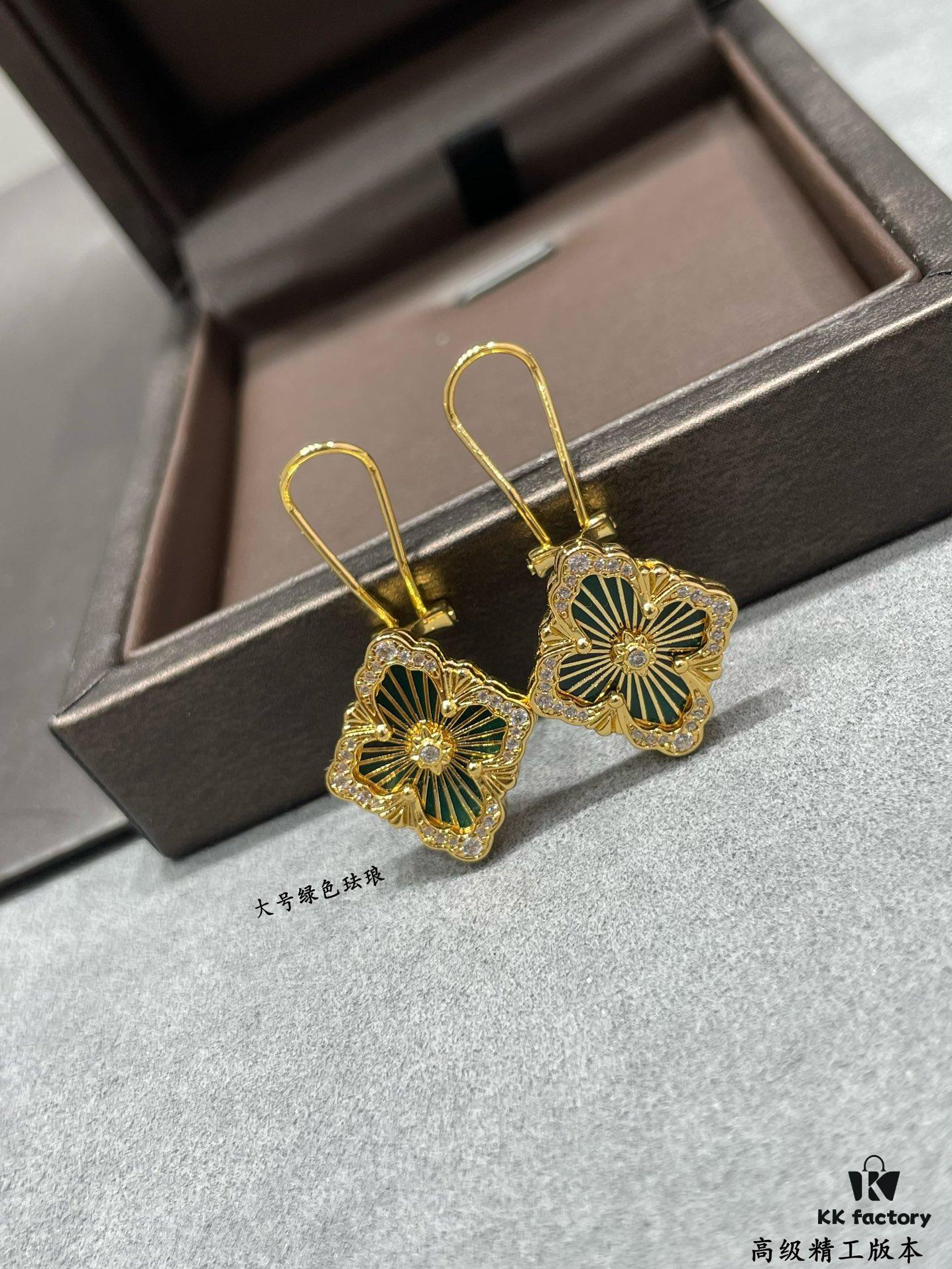 Buccellati Opera Grande Series Large Green Enamel Earrings, Vintage Court Style Four-Leaf Clover with Rigato Silk-Craft Finish