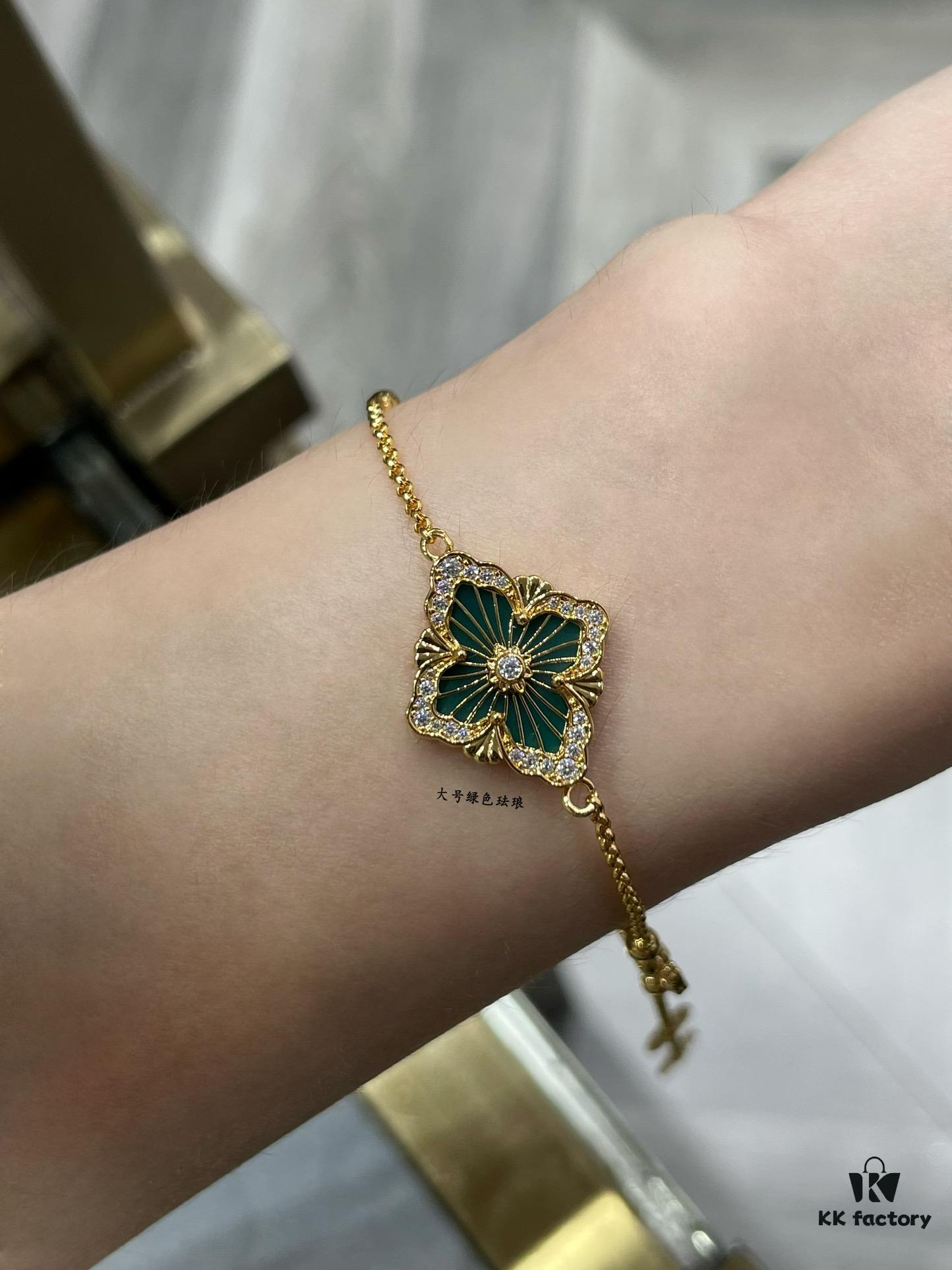 Buccellati Large Opera Garden Series Green Enamel Bracelet, Vintage Court-style Clover and Four-petal Shell Double-sided Necklace