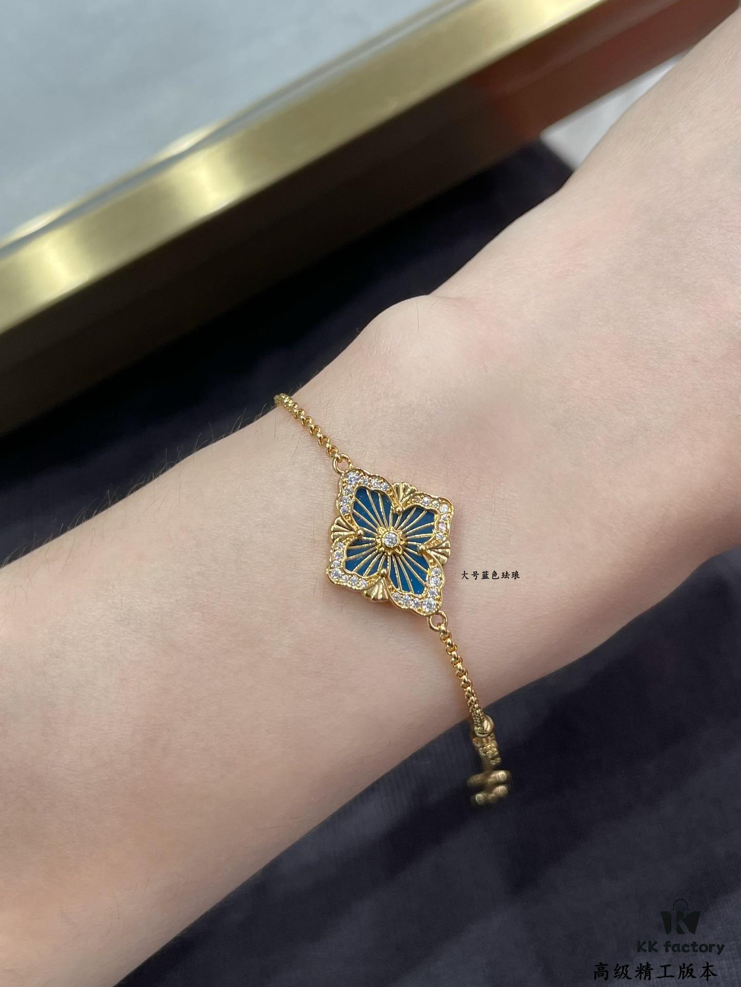 Buccellati Opera Maxi Blue Enamel Bracelet, Retro Court-style Clover and Four-petal Shell Double-sided Necklace with Rigato Silk Finish and Geometric Diamond Inlay