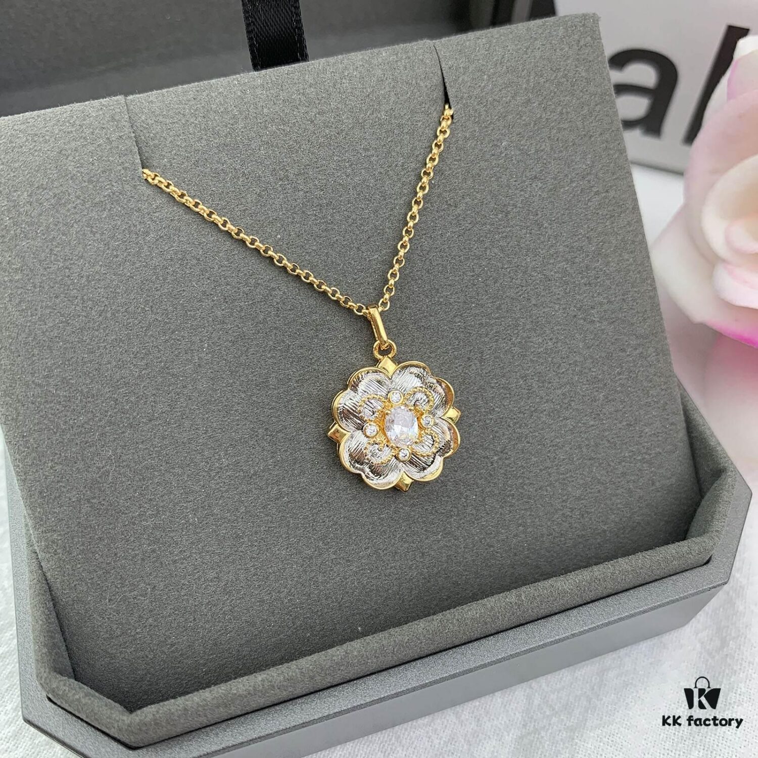 Buccellati Angel Vintage Court-style Diamond-set Filigree Necklace in Two-tone Rose Gold and White Gold, Yellow Gold and White Gold