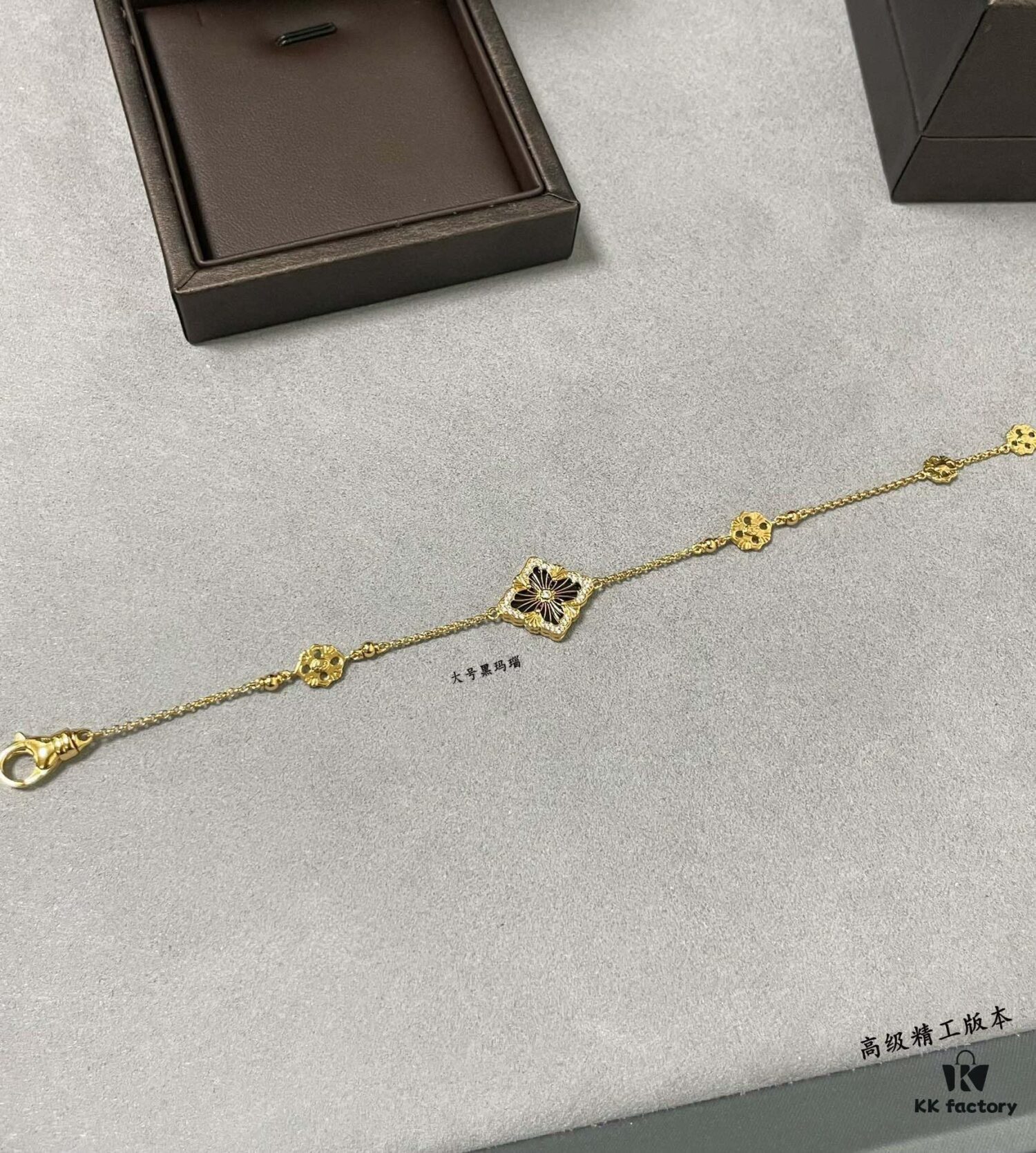 Buccellati Large Opera Series Onyx Bracelet, Vintage Court-style Clover and Four-petal Shell Double-sided Necklace