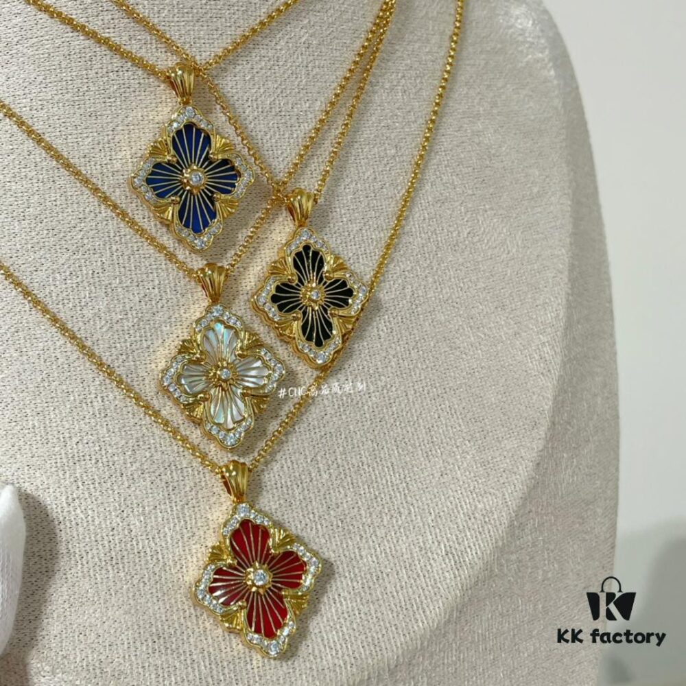 Large Diamond-Encrusted Design ♥️