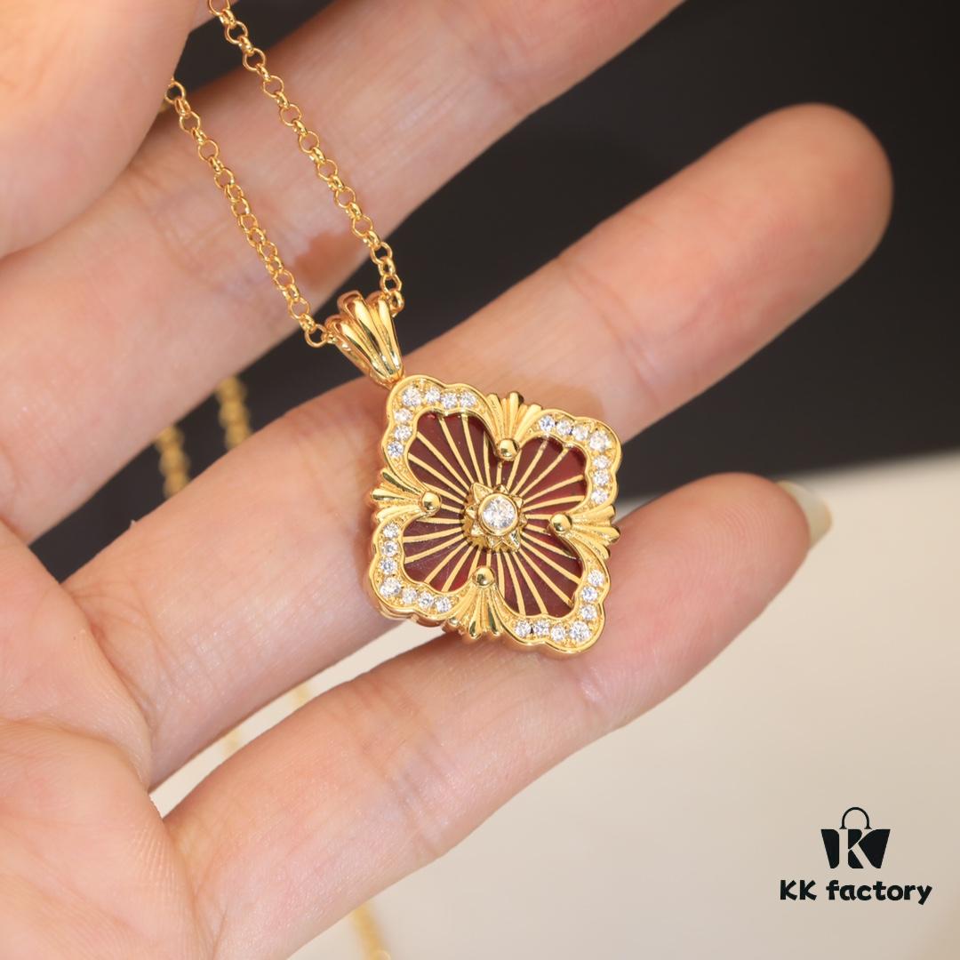 Buccellati Italian Luxury Jewelry Vintage Royal Style Diamond-Cut Clover Shell Agate Chalcedony Reversible Necklace in V Gold 18K Thick Gold Plating Original Chain End and Clasp High Quality