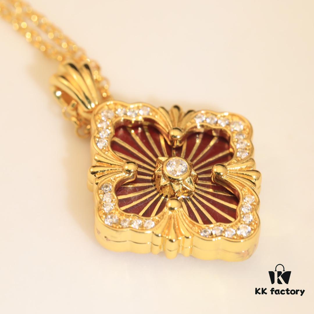 Buccellati Italian Luxury Jewelry Vintage Royal Style Diamond-Cut Clover Shell Agate Chalcedony Reversible Necklace in V Gold 18K Thick Gold Plating Original Chain End and Clasp High Quality