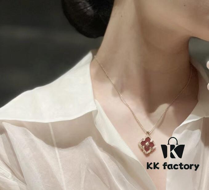 Buccellati Italian Luxury Jewelry Vintage Royal Style Diamond-Cut Clover Shell Agate Chalcedony Reversible Necklace in V Gold 18K Thick Gold Plating Original Chain End and Clasp High Quality