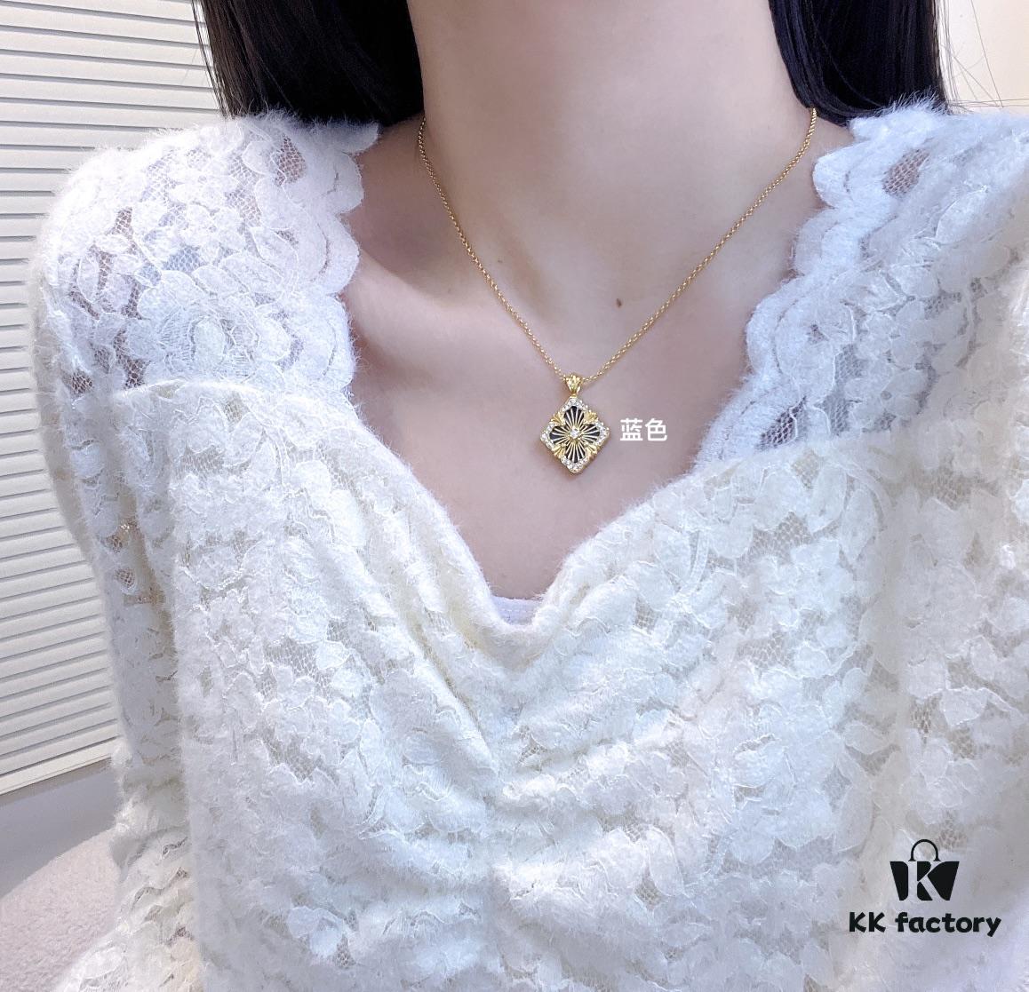 Buccellati Vintage Court-style Diamond-Set Twisted Four-Leaf Clover Shell Agate Chalcedony Double-sided Necklace