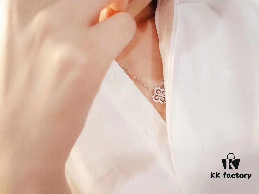 Celebrities Wearing #Harry Winston Diamond Links Full Diamond Necklace and Diamond Earrings