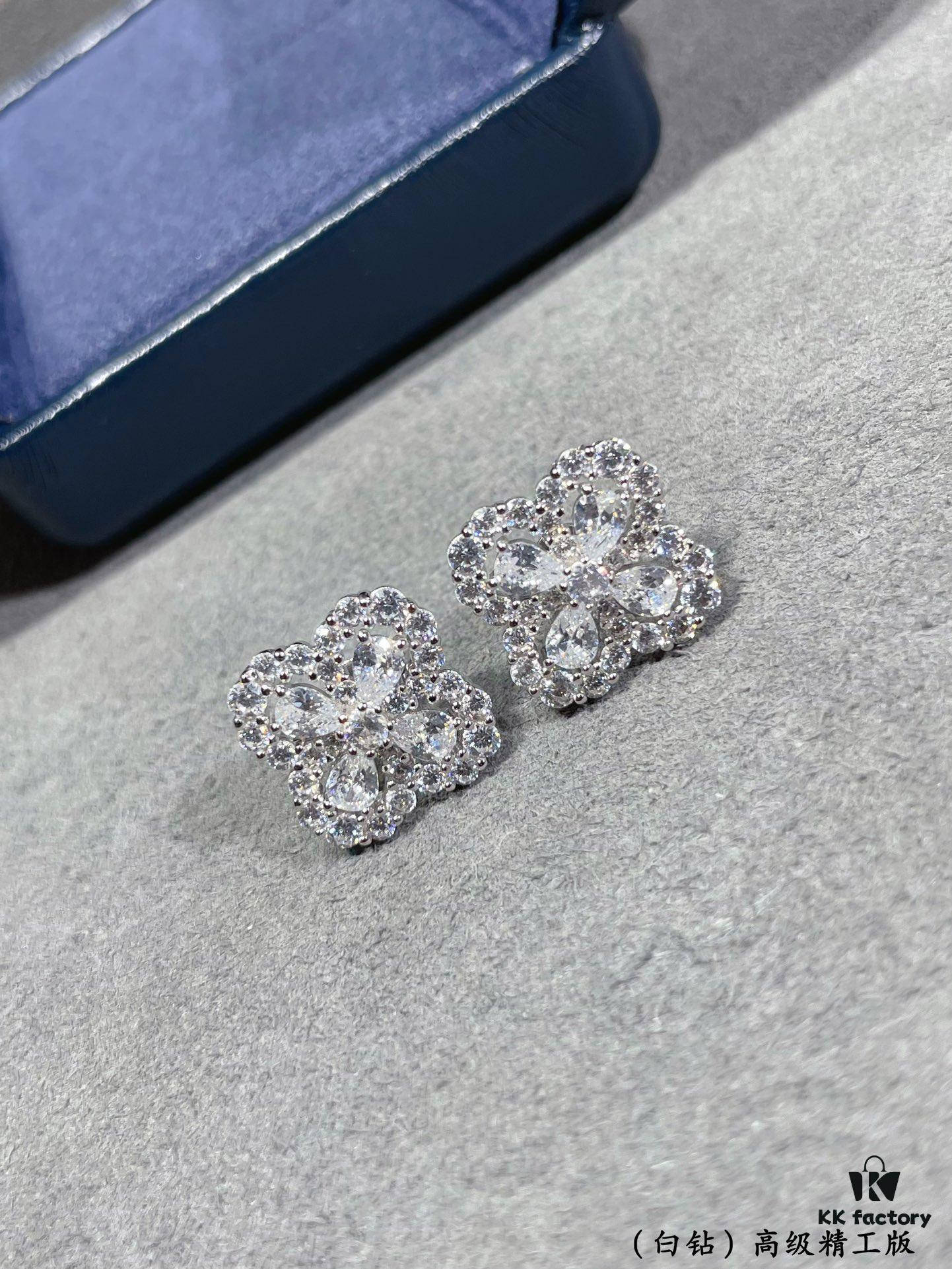 Harry Winston Diamond Links Full Diamond Clover Stud Earrings (White Diamonds)